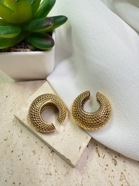 Textured Gold Earcuff / Aro Dorado Texturizado