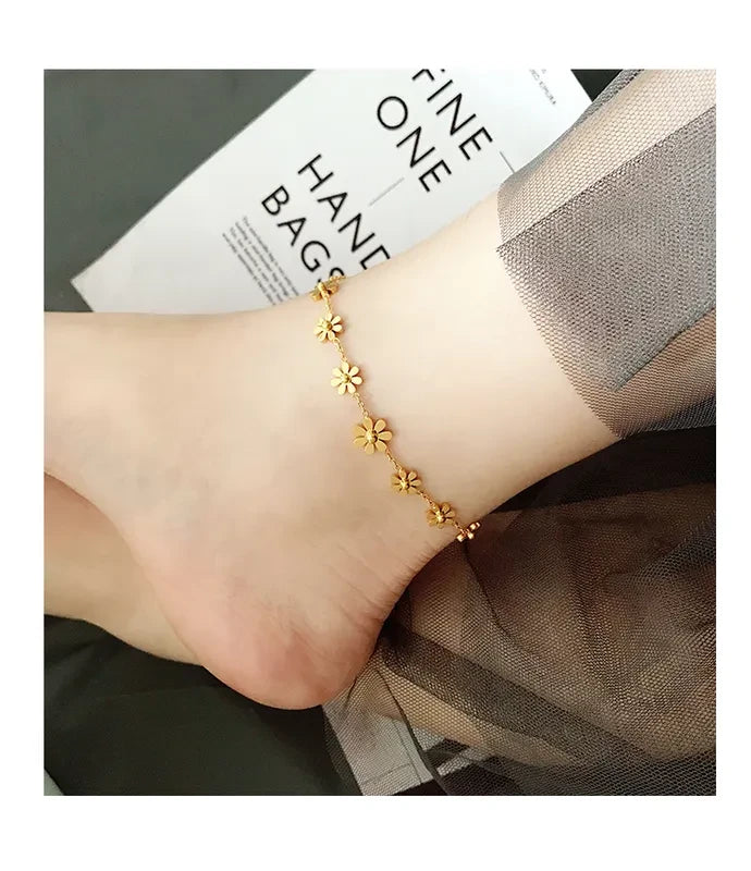 Korean-Simple-Sexy-Titanium-Steel-Daisy-Anklet-Plated-18K-Wholesale (3).webp