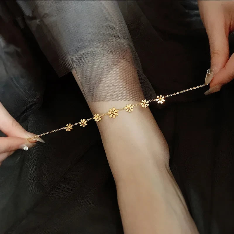 Korean-Simple-Sexy-Titanium-Steel-Daisy-Anklet-Plated-18K-Wholesale.webp